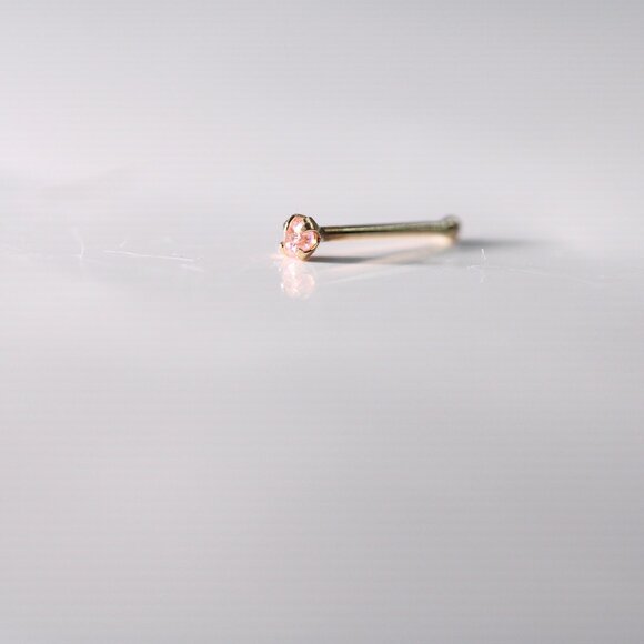 9kt gold nose piercing with a soft pink crystal gem 22 gauge New - Picture 1 of 5